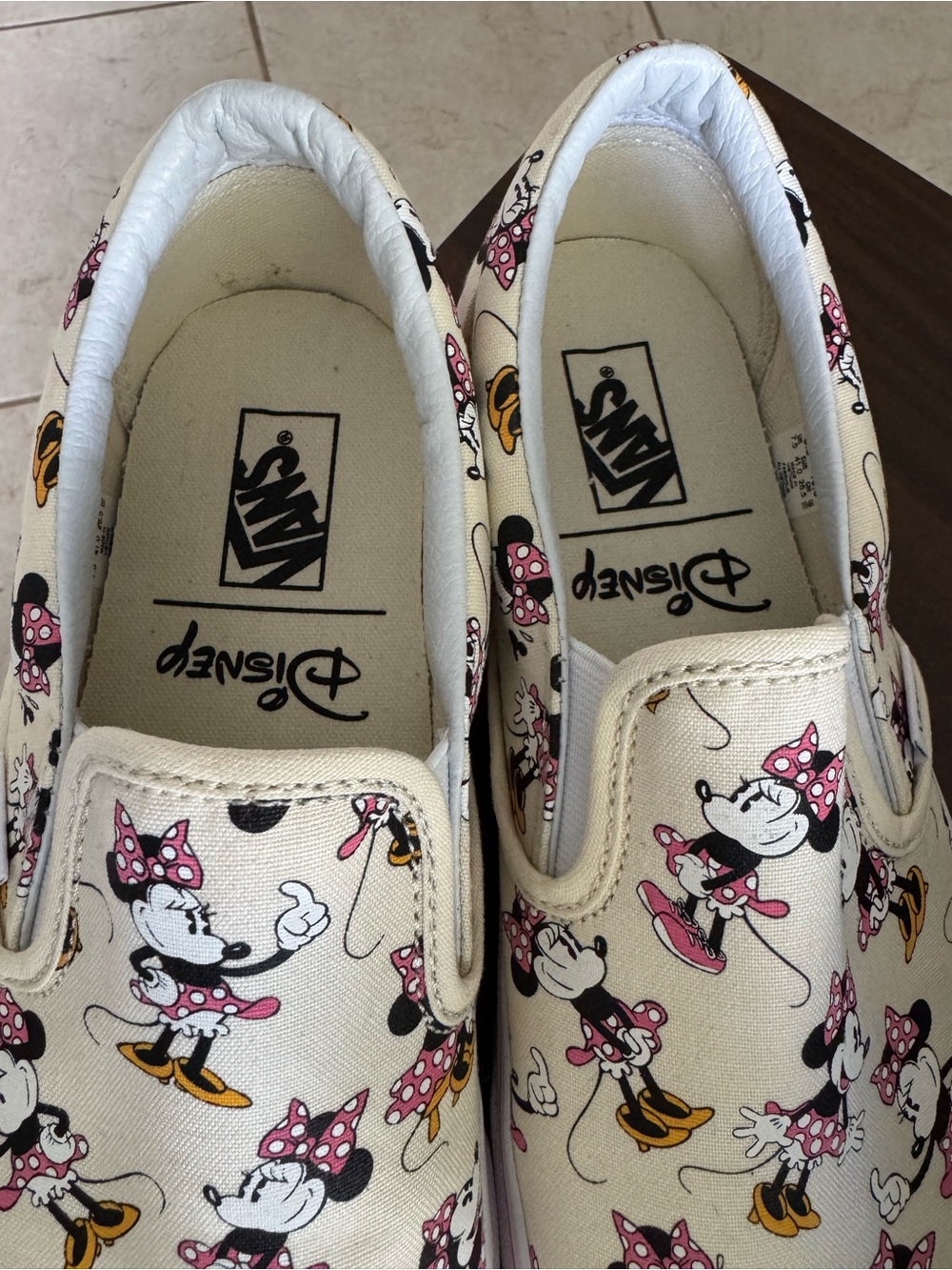 Vans Slip-On Sneakers - Beige Minnie Mouse Print 8.5M 10W - Picture 8 of 10